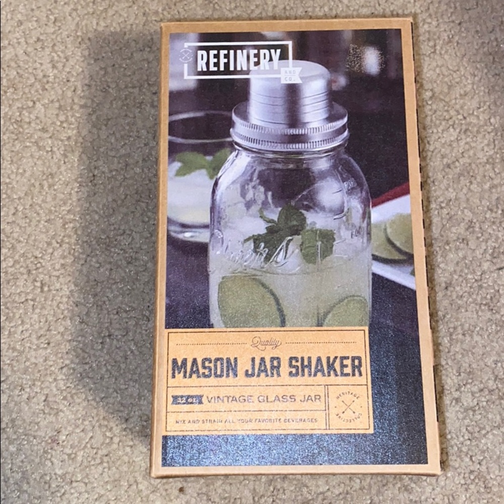 Mason jar cocktail shaker